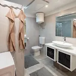 Family-friendly Serene Retreat - Four Bedroom With Terrace *