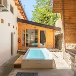 Family-friendly Serene Retreat - Four Bedroom With Terrace Secovlje