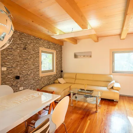 Family-friendly Serene Retreat - Four Bedroom With Terrace Tatil Evi *