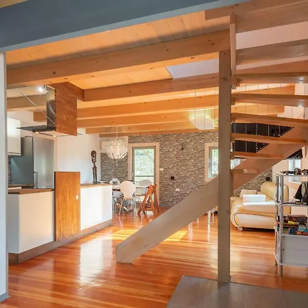 Дом отдыха Family-friendly Serene Retreat - Four Bedroom With Terrace Сечовле