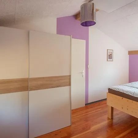 Дом отдыха Family-friendly Serene Retreat - Four Bedroom With Terrace Сечовле