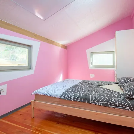 Family-friendly Serene Retreat - Four Bedroom With Terrace Holiday home