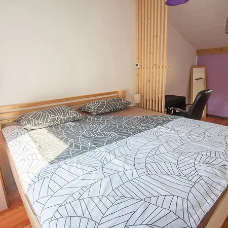 Semesterbostad Family-friendly Serene Retreat - Four Bedroom With Terrace
