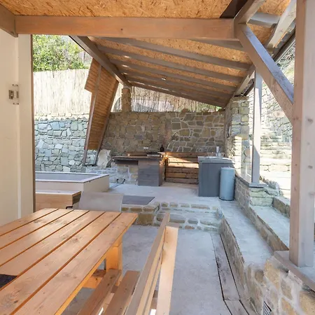 Family-friendly Serene Retreat - Four Bedroom With Terrace Semesterbostad Sečovlje