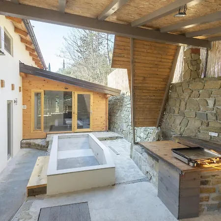 Family-friendly Serene Retreat - Four Bedroom With Terrace *