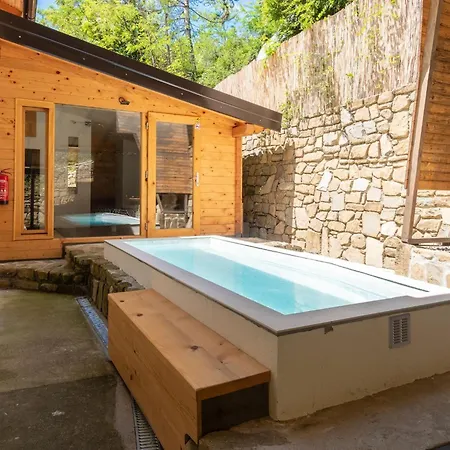 Family-friendly Serene Retreat - Four Bedroom With Terrace Secovlje