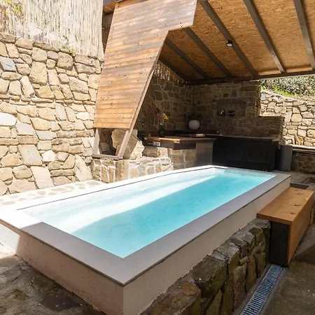 Family-friendly Serene Retreat - Four Bedroom With Terrace Sečovlje