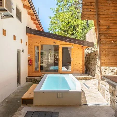 Family-friendly Serene Retreat - Four Bedroom With Terrace Sečovlje