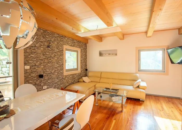 Family-friendly Serene Retreat - Four Bedroom With Terrace Tatil Evi *