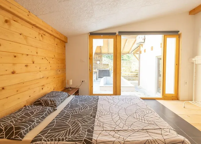 Family-friendly Serene Retreat - Four Bedroom With Terrace Tatil Evi