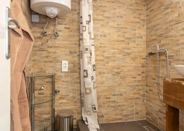 Family-friendly Serene Retreat - Four Bedroom With Terrace *