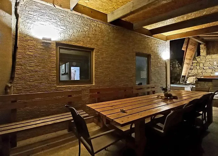 Family-friendly Serene Retreat - Four Bedroom With Terrace Tatil Evi