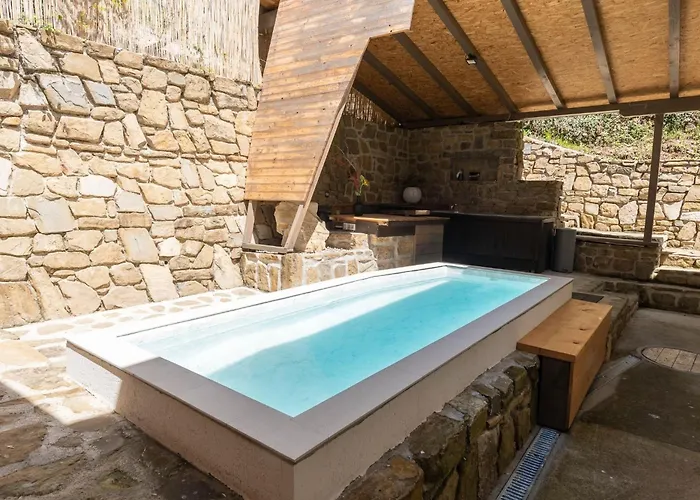 Family-friendly Serene Retreat - Four Bedroom With Terrace Sečovlje